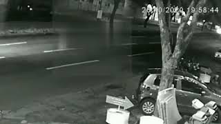 Vídeo mostra capotamento na Av. Colombo; motorista sofreu ferimentos graves