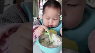 baby eating food 🍔 #cute #shorts #baby #youtubeshorts #status