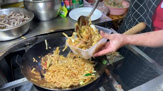 街边夜市炒粉摊，打工人的宵夜美食 - Chinese Street Food