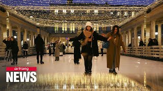 Christmas around the corner, Paris lights up its streets