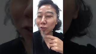 很好玩的老妝課程 要模擬老人家的一些細紋尤其是那個雙下巴要一直擠 而且雙下巴是有特色做特效化妝陰影打亮 貼上鬍子之後一直吃到所謂的毛 原來毛的聲音掉地上 就是影片中 有請大家聽聽看就好￼