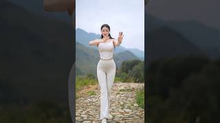 东方美女舞姿优美……