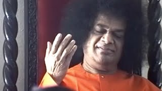 Swami putting Talam for Bhajans | Sarva Dharma Priya Deva | Thursday Sai Darshan - Part 82