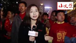 女记者的现场采访被中国球迷打脸了，中国球迷的回答太可爱太真实，我笑喷了