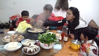 It’s snowy and cold, and it’s really fun to eat a hot pot!