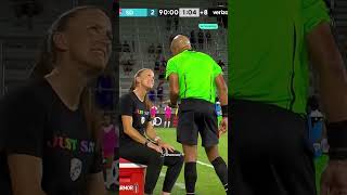 San Diego Wave FC manager Casey Stoney received a red card for this…