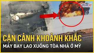 Cận cảnh khoảnh khắc máy bay đâm xuống tòa nhà thương mại ở Mỹ khiến hàng chục người thương vong