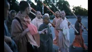 Prabhupada 0138 Бог очень добр  Он исполняет все желания