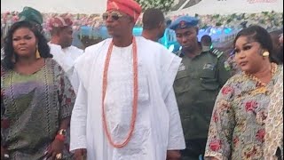 MOMENT OBA ONIBA JAFO AUTHORITY \u0026 HIS 1st\u00262nd WIVES STEPS TO PASUMA STAGE @OGUN AJOBO FESTIVAL 2023