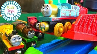 Thomas and Friends Wooden Railway Train Racing | Thomas Toy Train Jumping Competition