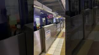 相鉄12000系横浜駅到着