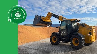 Телескопічний навантажувач JCB 550-80 на погрузці кукурудзи