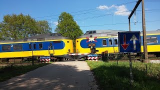 Spoorwegovergang Diepenveen // Dutch Railroad Crossing