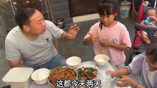 孩子们快考试了，皮嫂费劲心思做美食犒劳，老公却唉声叹气不如意