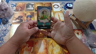 Como está a cabeça dele (a) em relação a mim? TAROT INTERATIVO