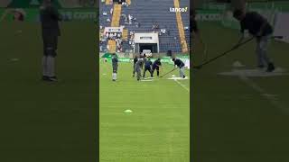 FUNCIONÁRIOS TENTAM AMENIZAR A SITUAÇÃO DA ARENA BARUERI ANTES DE JOGO DO PALMEIRAS