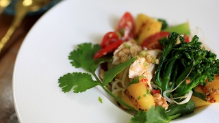 【蘿潔塔的廚房】泰式風味：鳳梨雞胸肉沙拉。清爽不油膩，低脂，低卡路里。
