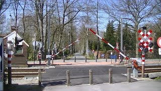 Spoorwegovergang Kapellen (B) // Railroad crossing // Passage à niveau