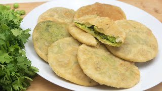 हरे मटर की भरवा पुरी - Green Peas Stuffed Poori - Matar Ki Poori - Matar ki Kachori - Bharwan Puri