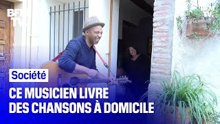 Ce musicien livre des chansons à domicile