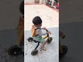 riding a children s tricycle 明峰騎兒童三輪車 三輪車 tricycle