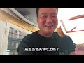 受人之托给乌斯曼兄弟买药治头藓。请小侯子和乌斯曼兄弟吃大餐！