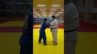 【#柔道159】#shorts #judo #world judo#techniques #大相撲  #高安 柔道の基本練習、移動投げ込み（両袖、袖吊り込み腰Basic practice of