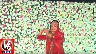 Mulayam Singh Daughter-In-Law Aparna Yadav Dance At Her Brother Engagement | V6 News