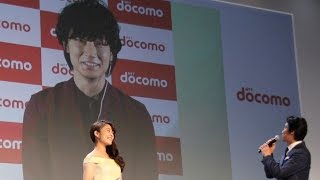 堤真一、男の色気は「加齢臭」？綾野剛から「いいにおい」　NTTドコモ「2015年夏の新商品発表会」2