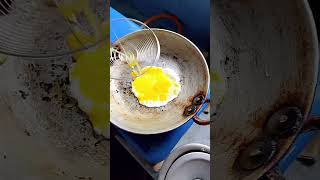 এইভাবে ডিম ভাজলেই নাকি ভাইরাল😅#viralegg #eggfry #cooking #shorts #viwers #plz_subscribe_my_channel