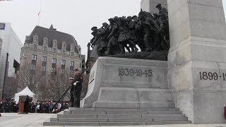 With silence and salutes, Canadians mark Remembrance Day in Ottawa