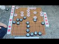 象棋大师孙浩宇摆地摊欲虐老头，岂料杀出一位世外高人，太惨了