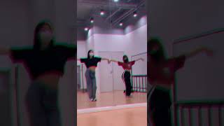 AKB48 Team SH/Youth With You 2 Anne Hu and Kuliko Shen dancing to BLACKPINK Lovesick Girls