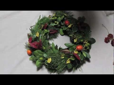 How to Make a Christmas Wreath from a Wire Hanger How to Make a Christmas Wreath from a Wire Hanger