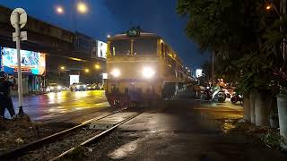 รถไฟไทย ขบวนรถด่วนดำที่632บึงพระ-แม่น้ำ วิ่งผ่านซุ้มพระราม4 Alsthom4222