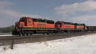 BNSF Geeps roaring on the Staples Sub