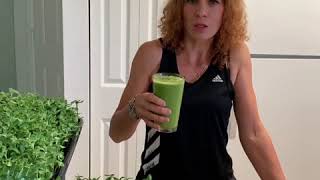 The healthiest green smoothie with sprouts!