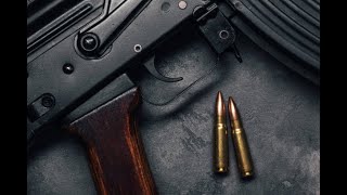 「AK47：不朽的自動步槍傳奇」 - 探索這款自動步槍如何成為全球最廣泛使用的武器之一，以及它對歷史和現代戰爭的影響。