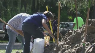 Residents fill up sandbags in Palm Harbor