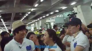 [ Fancam ]  Running Man  Jong Kook+MC Yoo @ Suvarnabhumi Airport