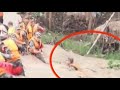 Soldier washed away by flood saved by comrades| CCTV English