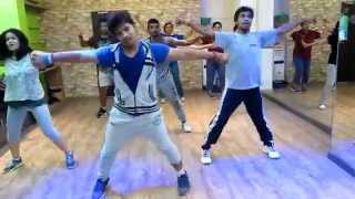 The Fitness Fiesta - Bollywood Zumba (R) with Sanntosh - Dheere Dheere Se Yo Yo Honey Singh