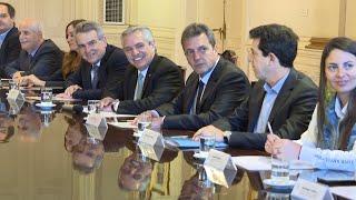 El presidente Alberto Fernández encabeza una reunión del Gabinete nacional.