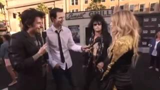 Fergie and Josh Duhamel at "Rock of Ages" Premiere (Interview) SUBTITULADO