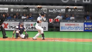 ＜2019.6.6ヤクルト戦3回裏2アウト1、2塁＞王柏融の第2打席・レフトへのヒットを放つ