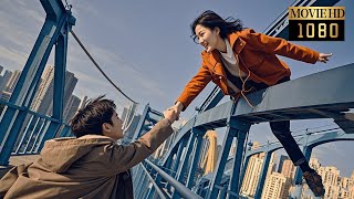 【Full】The powerful girl rescued the boss who fell off the bridge. The boss fell in love with her！