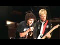 Guy Sings With Green Day and gets Billies Guitar 831