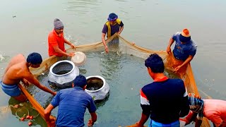 বড় পুকুরে জাল দিয়ে মাছ ধরা হচ্ছে ,🐟🐬🙏👍