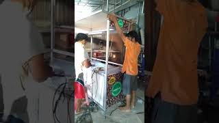 Proses pemasangan lampu gerobak capcin