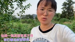 姑娘一到杭州就跑去菜园，看这一幕哭笑不得，你们看这收获怎么样